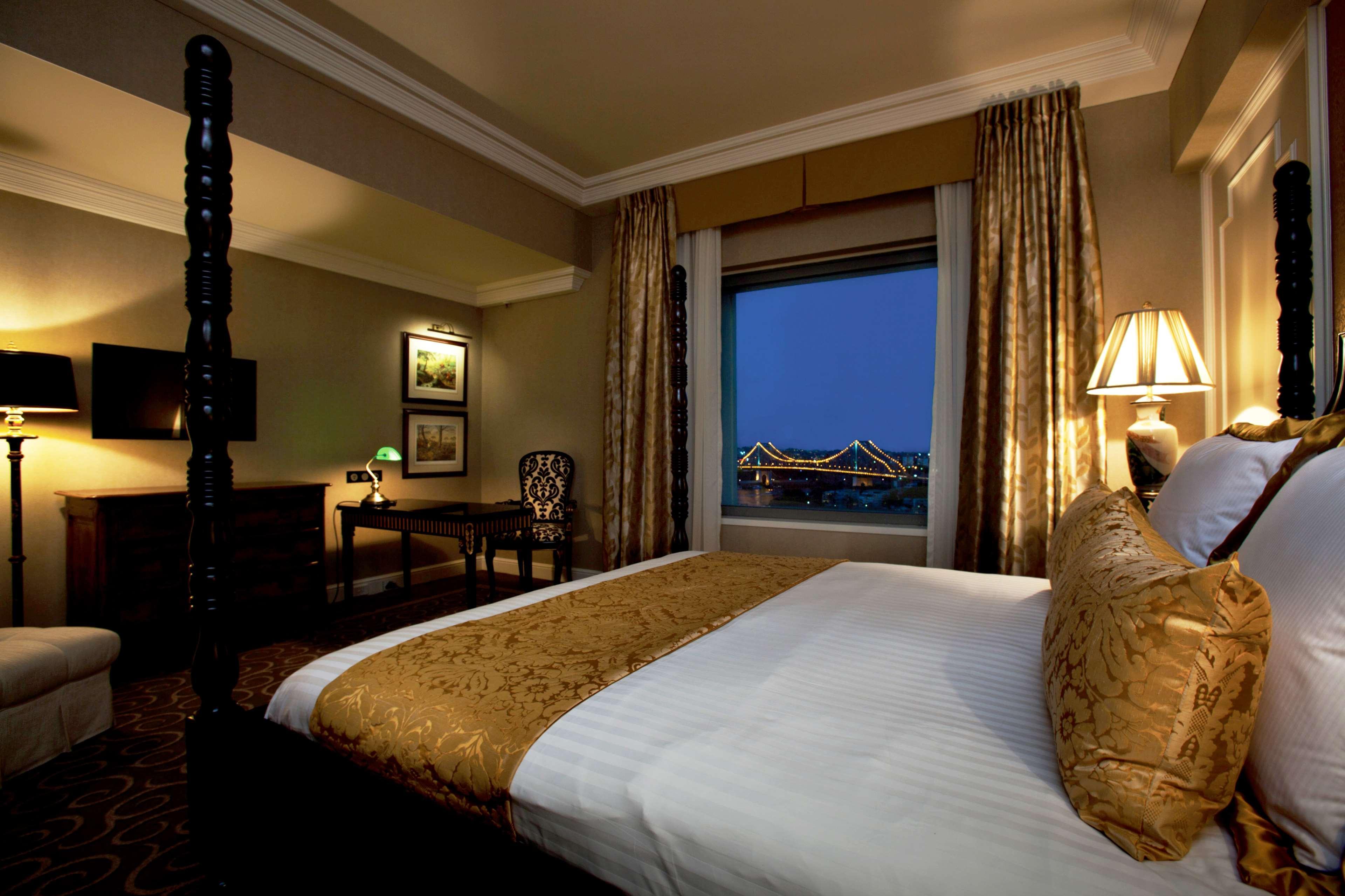 فندق ستامفورد بلازا بريسبان بريزبين المظهر الخارجي الصورة A room at the Taj Mahal Palace