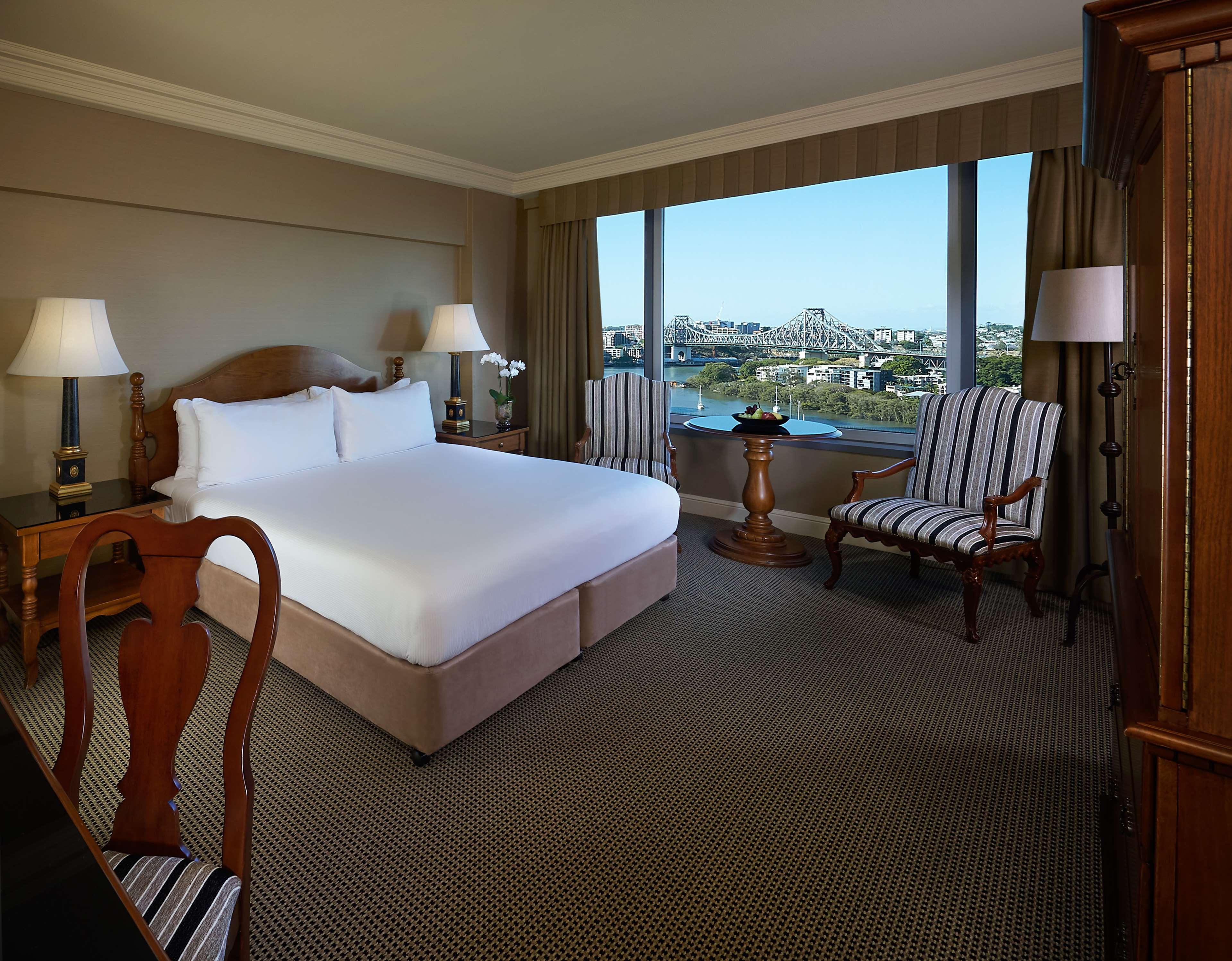 فندق ستامفورد بلازا بريسبان بريزبين المظهر الخارجي الصورة A guest room at the Hilton San Diego Bayfront