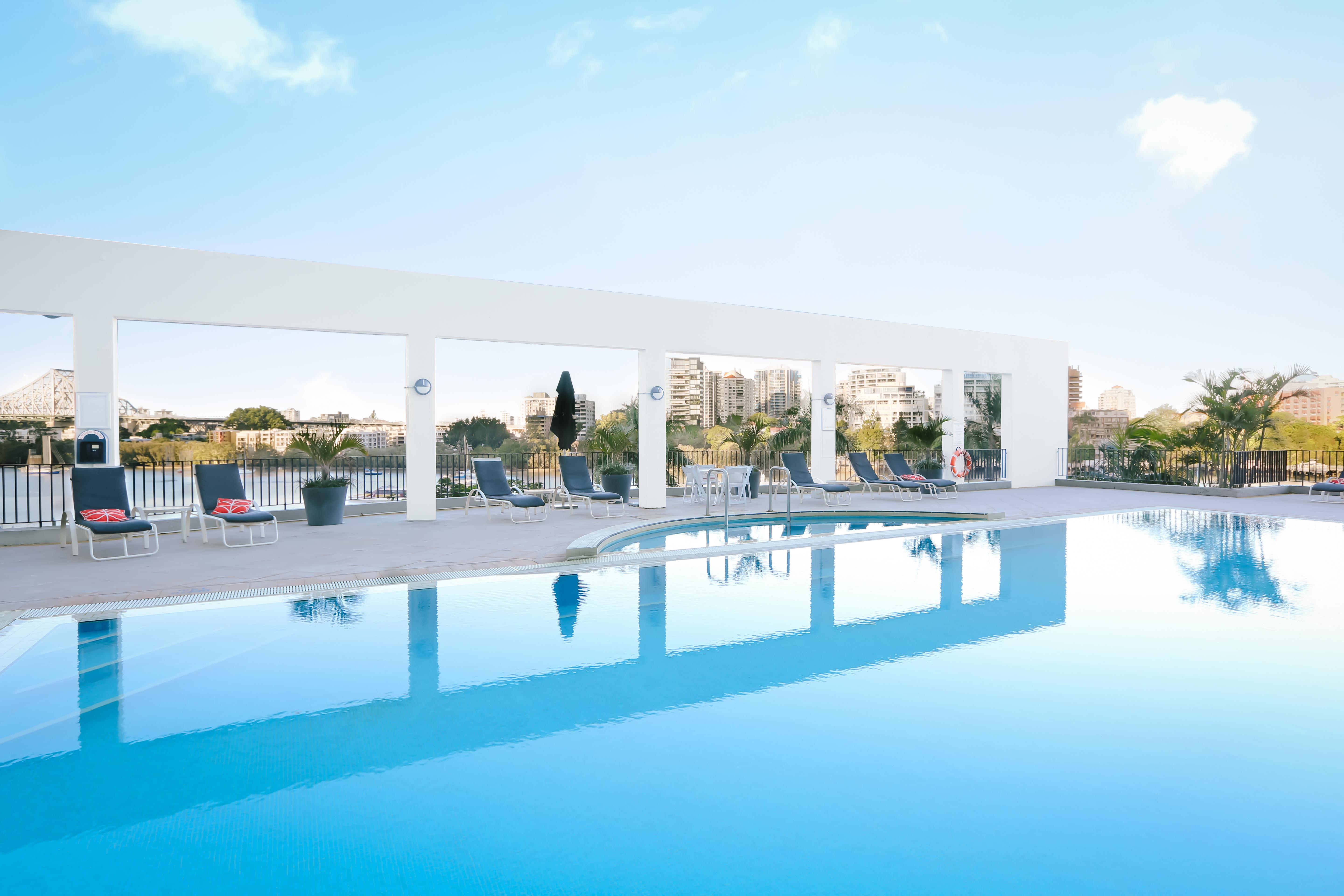 فندق ستامفورد بلازا بريسبان بريزبين المظهر الخارجي الصورة The pool at the hotel
