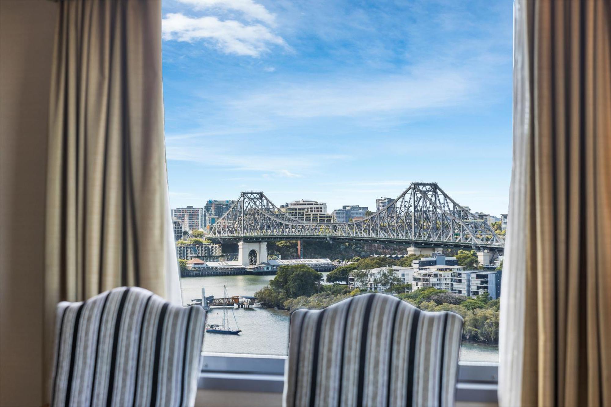 فندق ستامفورد بلازا بريسبان بريزبين المظهر الخارجي الصورة View of the Story Bridge from a suite