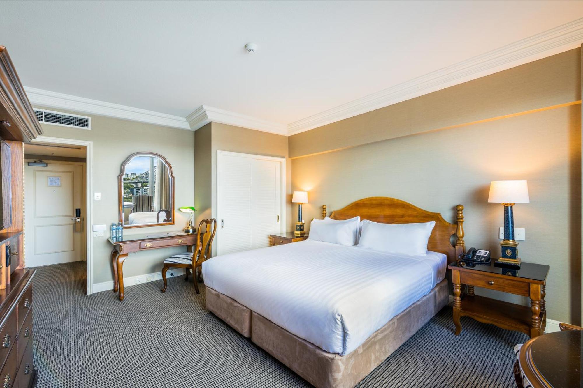 فندق ستامفورد بلازا بريسبان بريزبين المظهر الخارجي الصورة A room at the Cape Town Protea Hotel