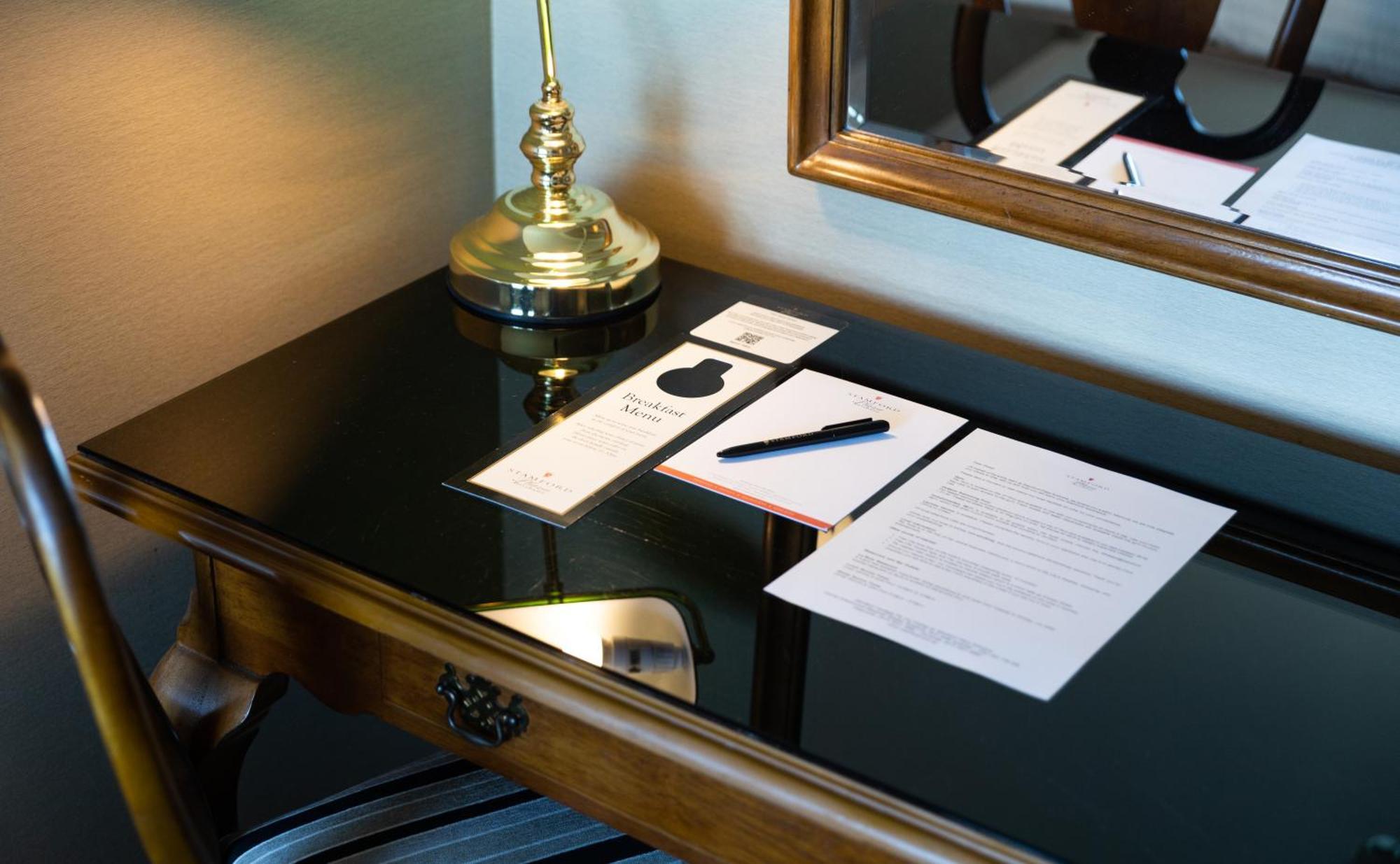 فندق ستامفورد بلازا بريسبان بريزبين المظهر الخارجي الصورة A room service menu